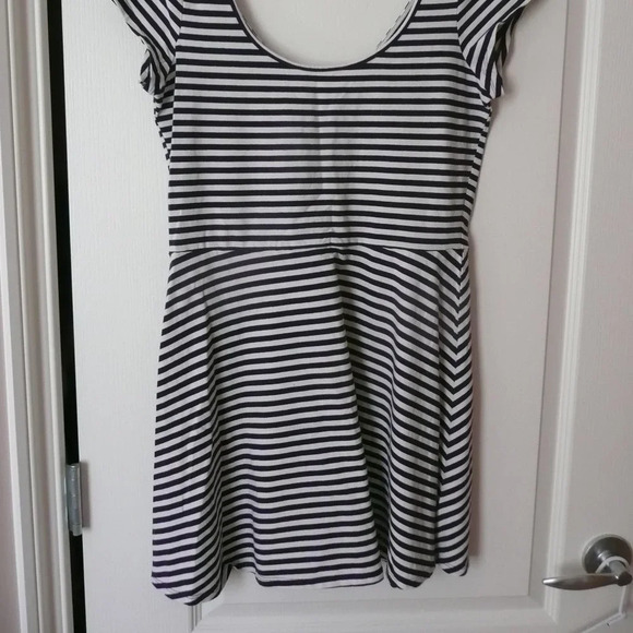 2 American  Eagle Outfitters Skater Dresses Size M - Picture 3 of 9